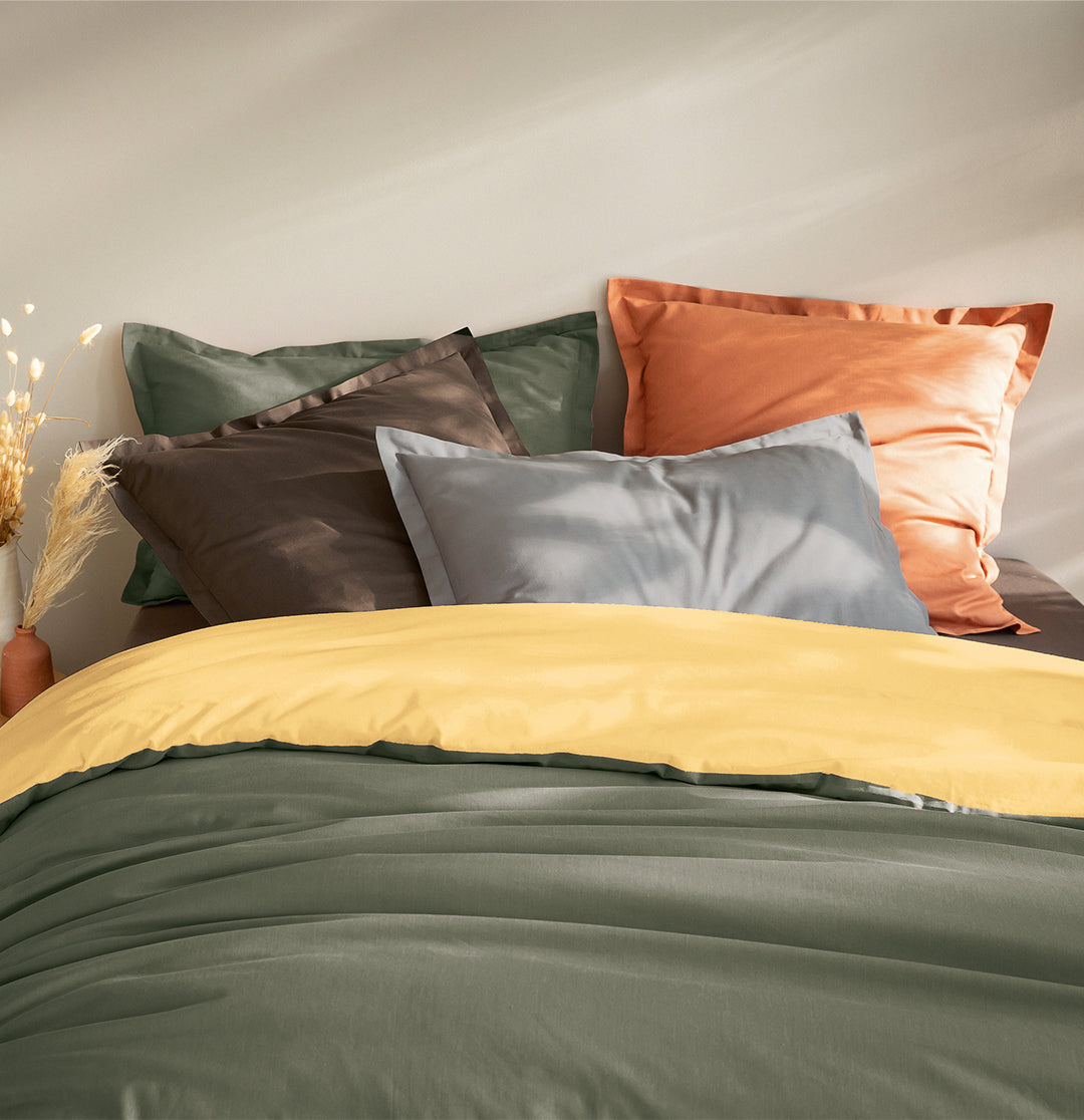 Plain bed duvet cover and pillowcase